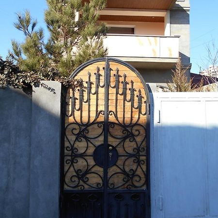 Сolibri Hotel Yerevan Exterior photo